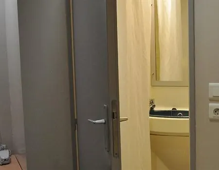 Fasthotel Avignon Nord 2*
